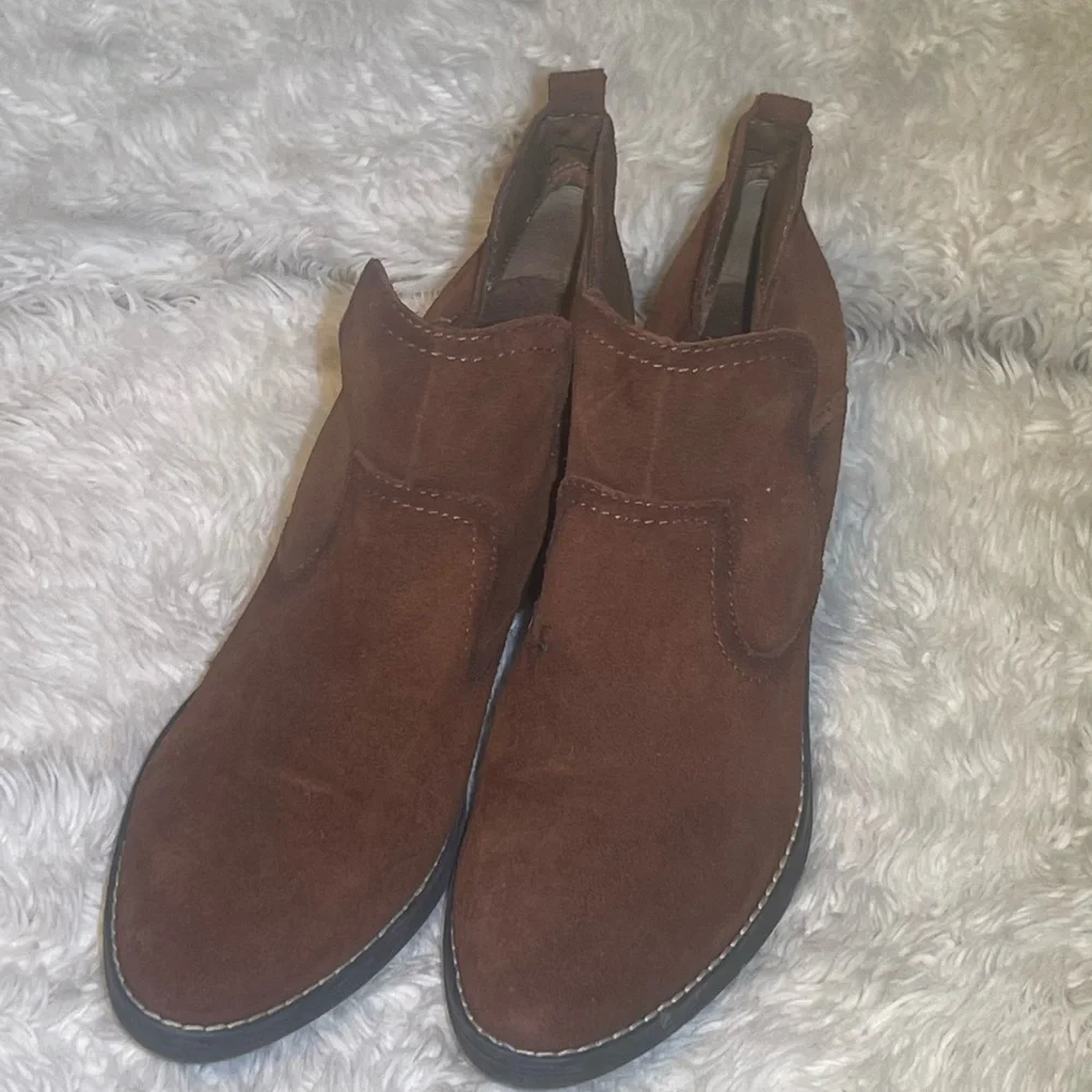 Sonoma women’s Brown ankle leather boots size 10
